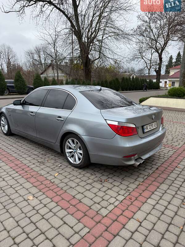Седан BMW 5 Series 2003 в Остроге