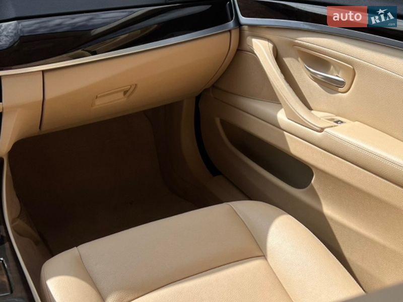 Седан BMW 5 Series 2014 в Львові