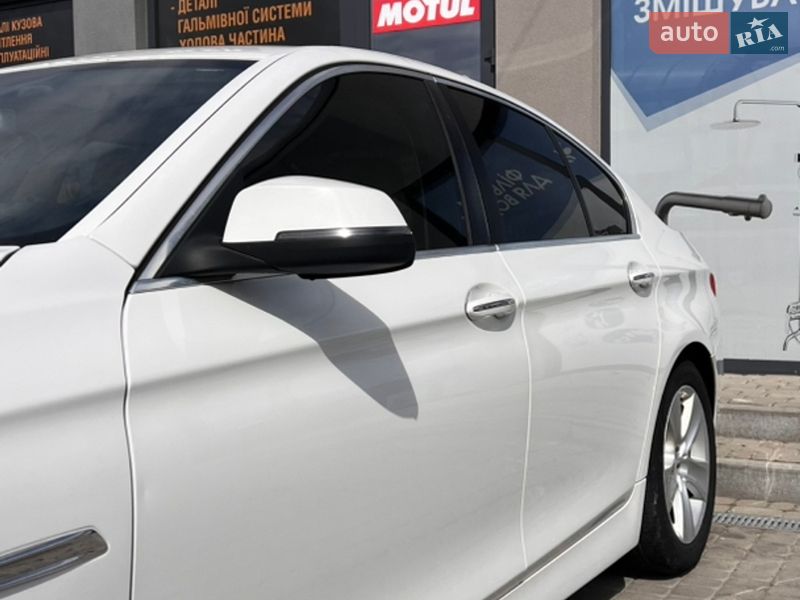Седан BMW 5 Series 2014 в Львові