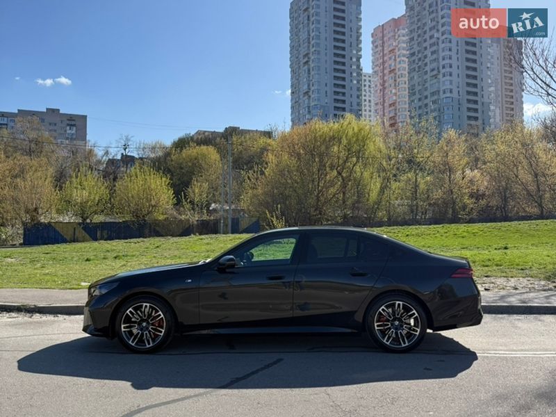 Седан BMW 5 Series 2025 в Киеве фото 34 Седан BMW 5 Series 2025 в Киеве