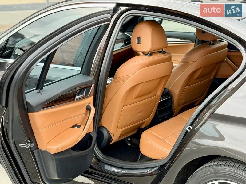 Седан BMW 5 Series 2017 в Ровно