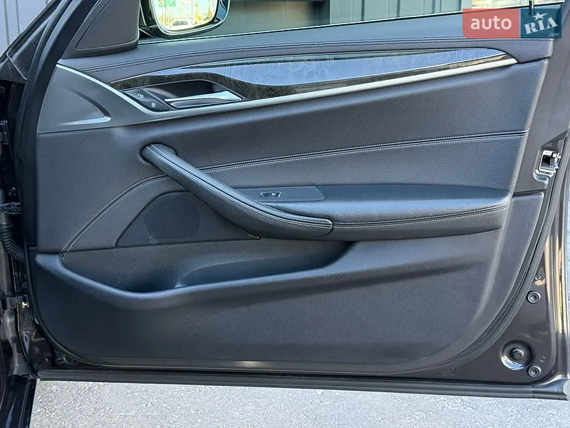 BMW 5 Series 2017 VIN WBAJM71010B054859 фото оголошення 42 з 98