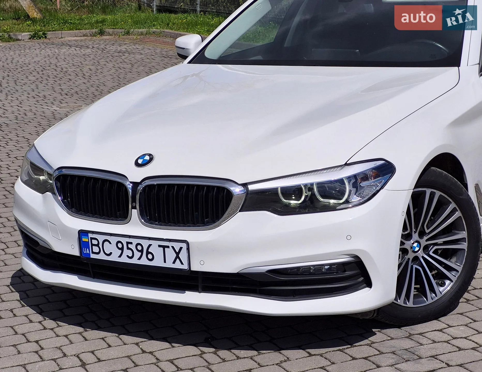 BMW 5 Series 2019 VIN WBAJP31020BT93775 фото оголошення 3 з 28