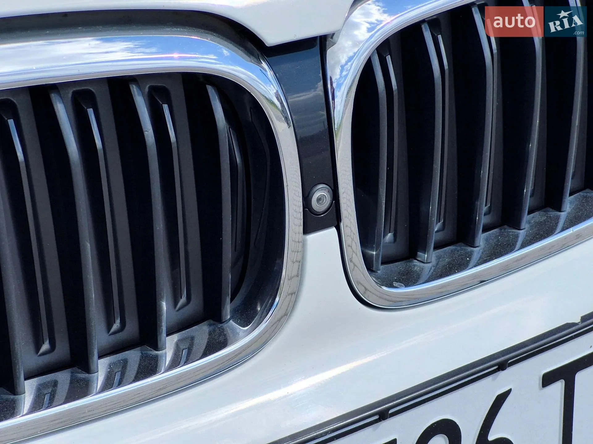 BMW 5 Series 2019 VIN WBAJP31020BT93775 фото оголошення 10 з 28