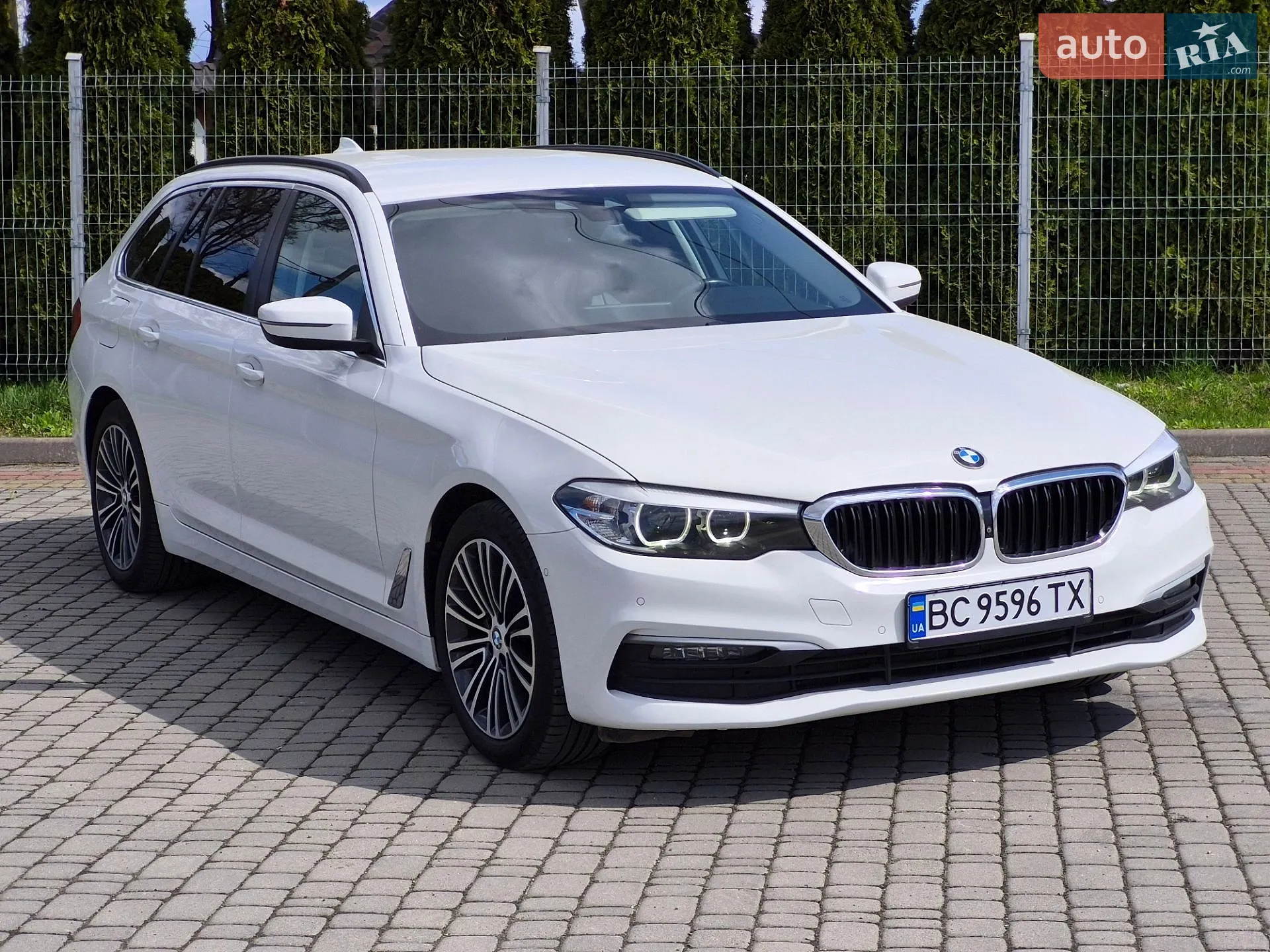 BMW 5 Series 2019 VIN WBAJP31020BT93775 фото оголошення 14 з 28
