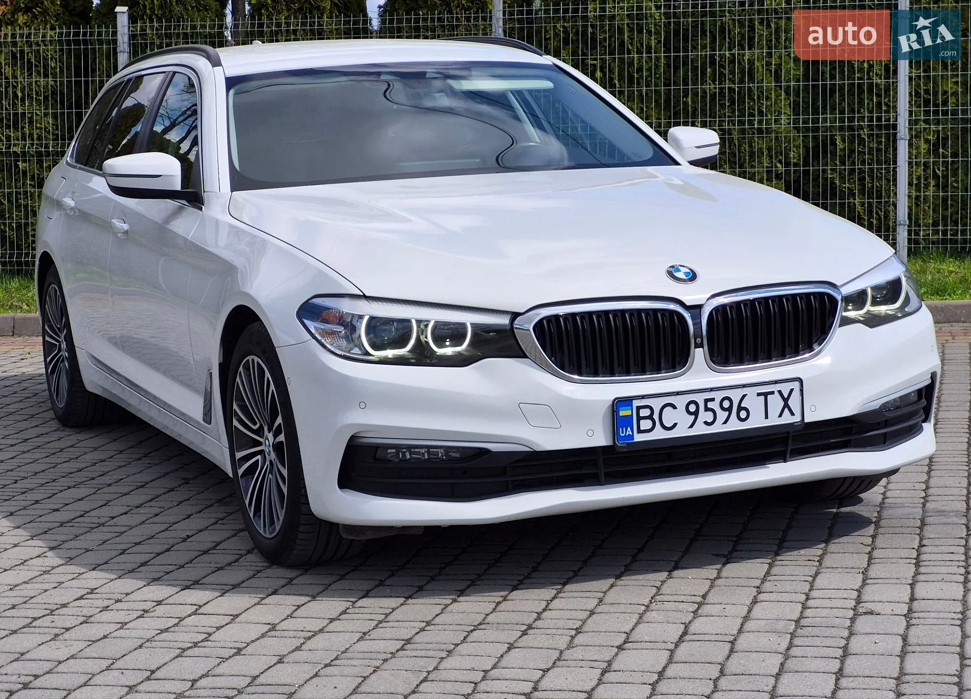 BMW 5 Series 2019 VIN WBAJP31020BT93775 фото оголошення 16 з 28