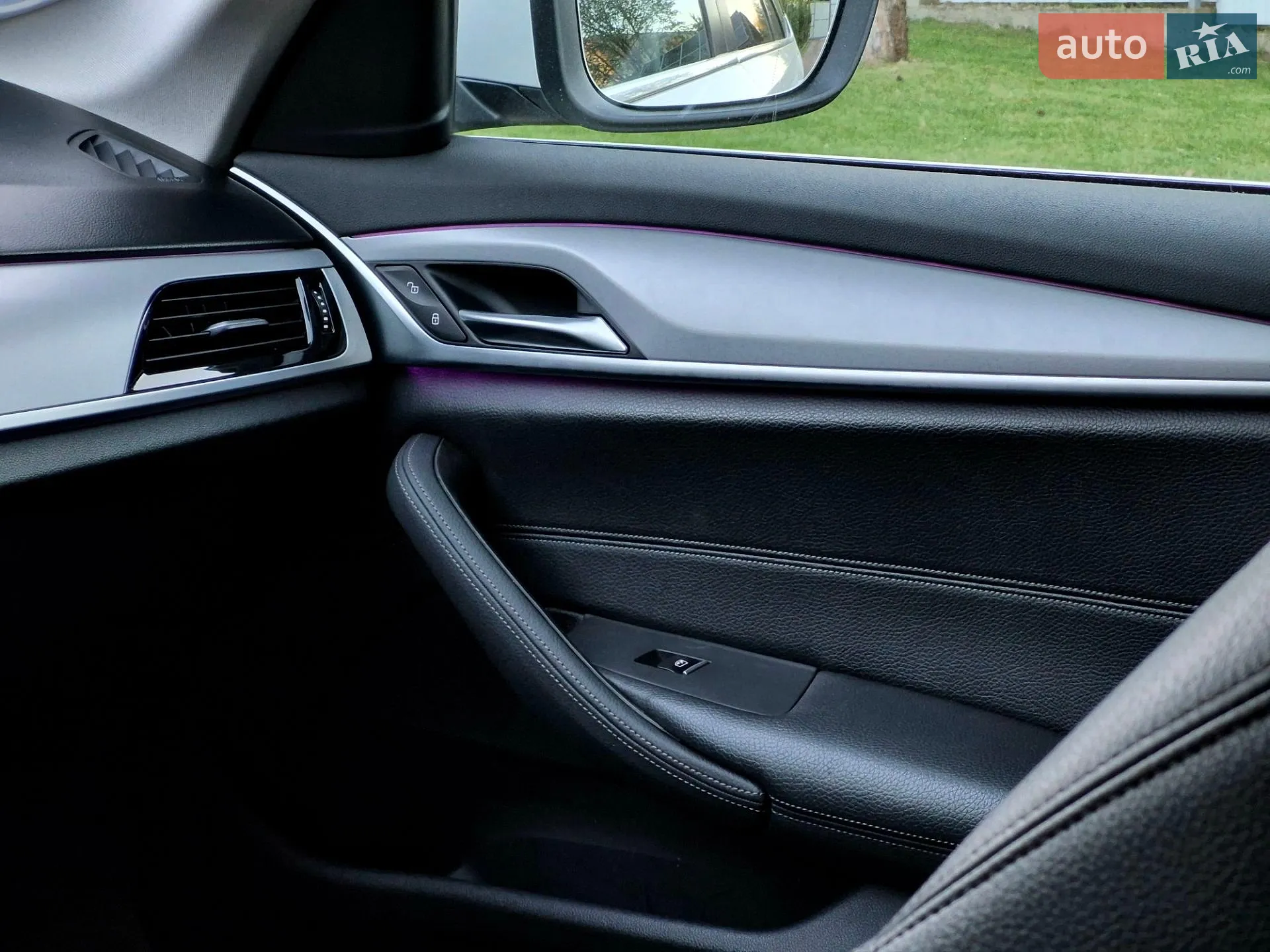 BMW 5 Series 2019 VIN WBAJP31020BT93775 фото оголошення 19 з 28
