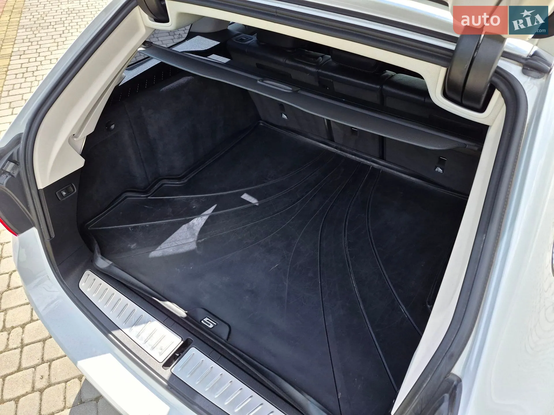 BMW 5 Series 2019 VIN WBAJP31020BT93775 фото оголошення 26 з 28
