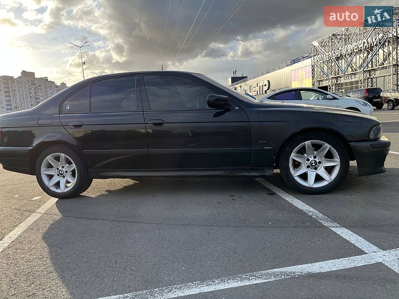 Седан BMW 5 Series 2000 в Чернигове