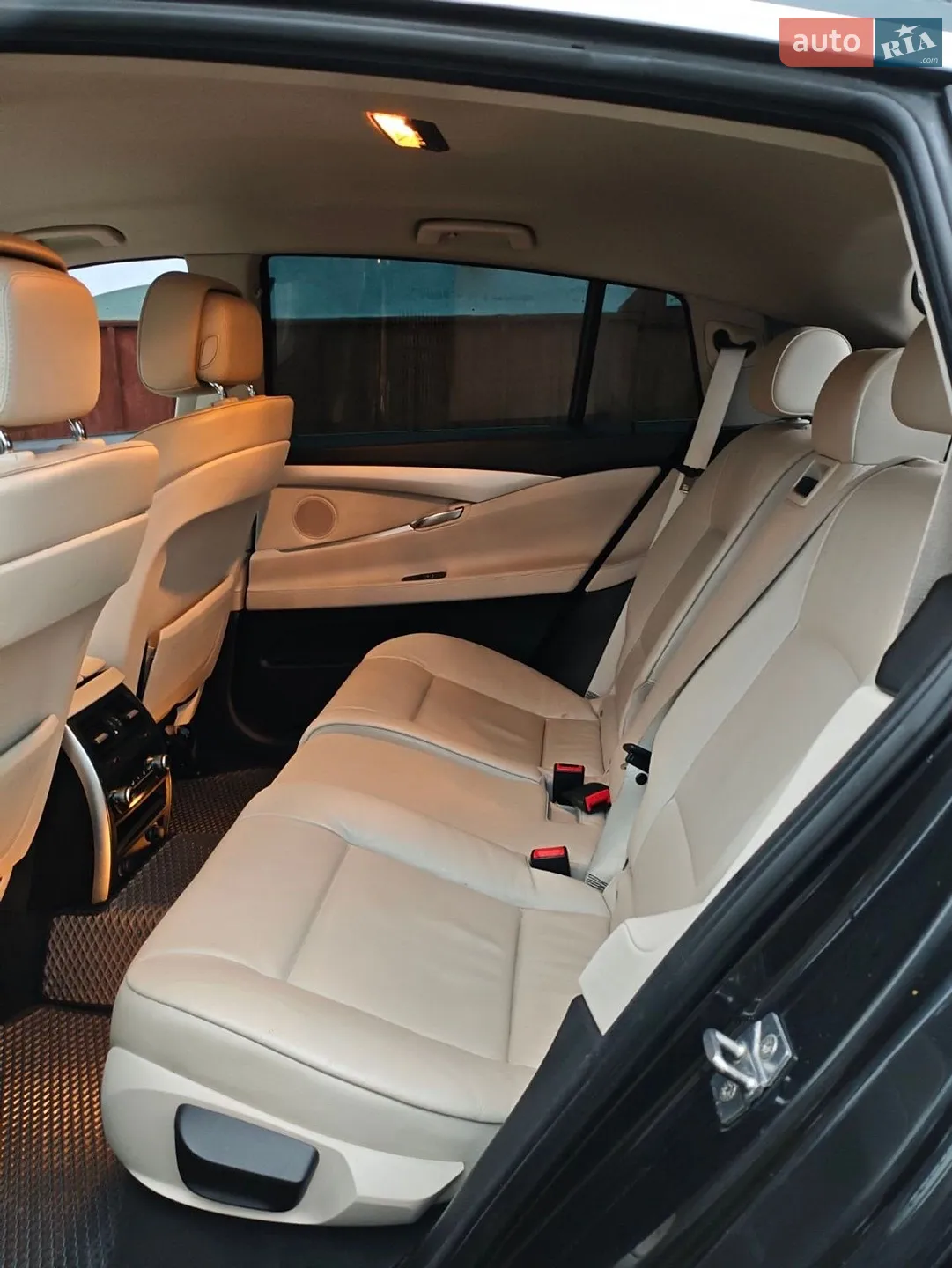 2010 BMW 5er - мініатюра 16