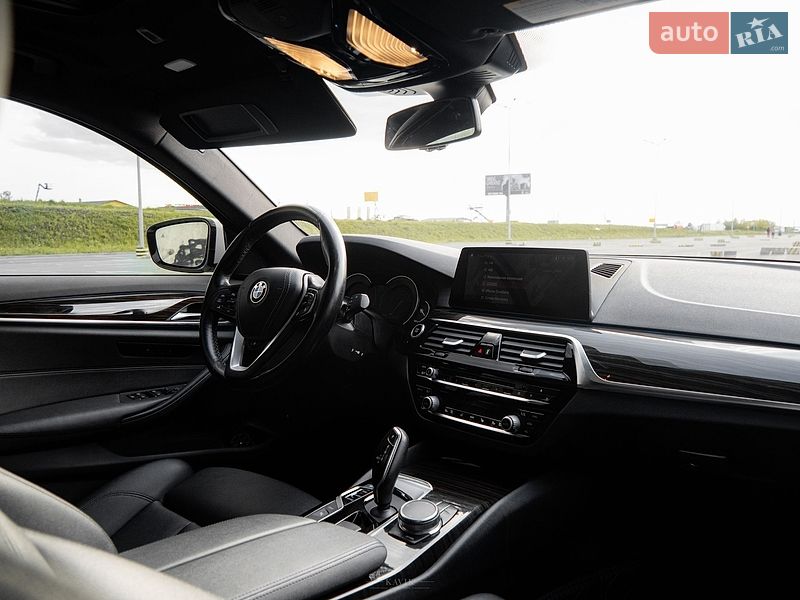 Седан BMW 5 Series 2018 в Львове