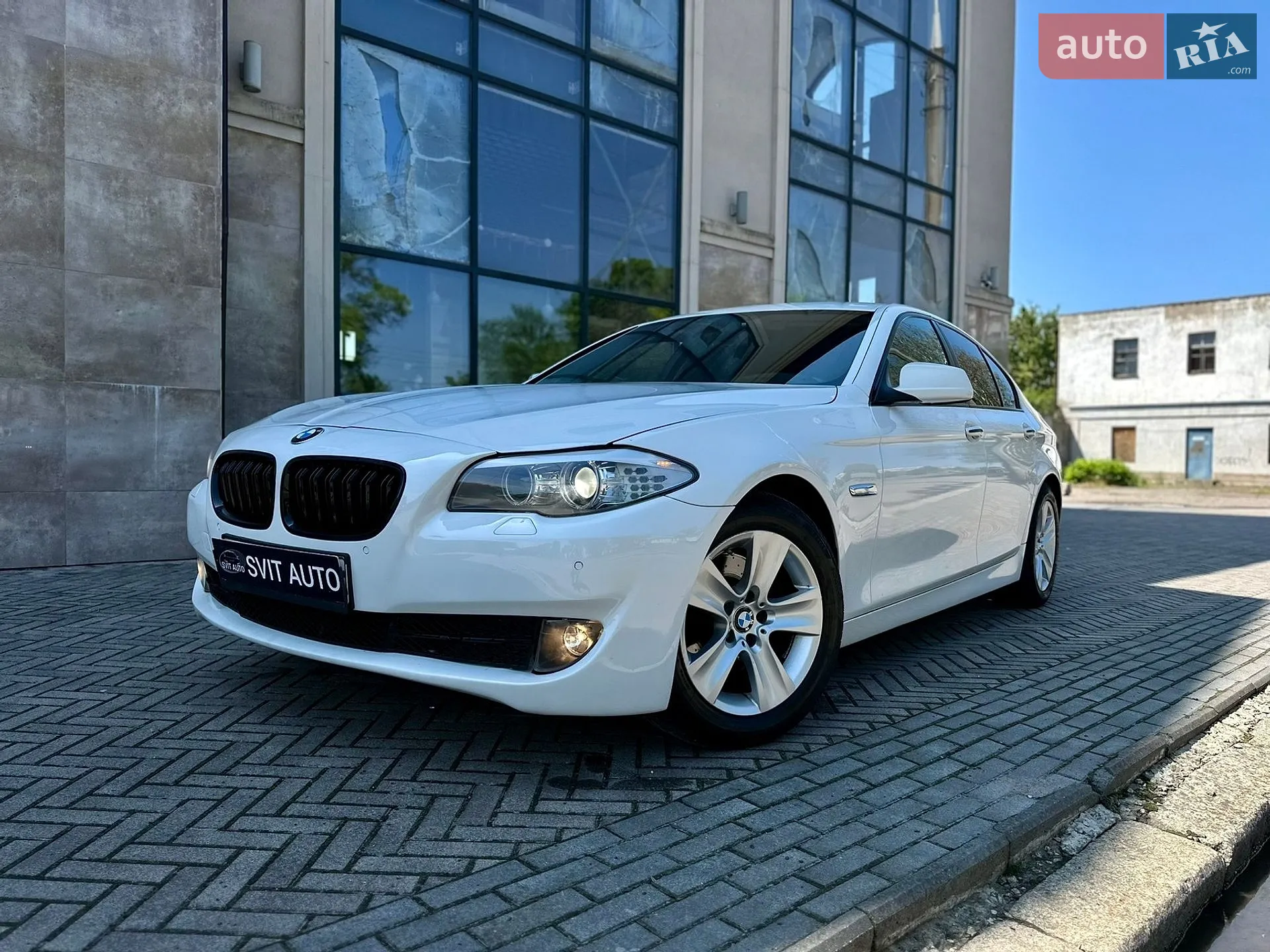2011 BMW 5er - мініатюра 2