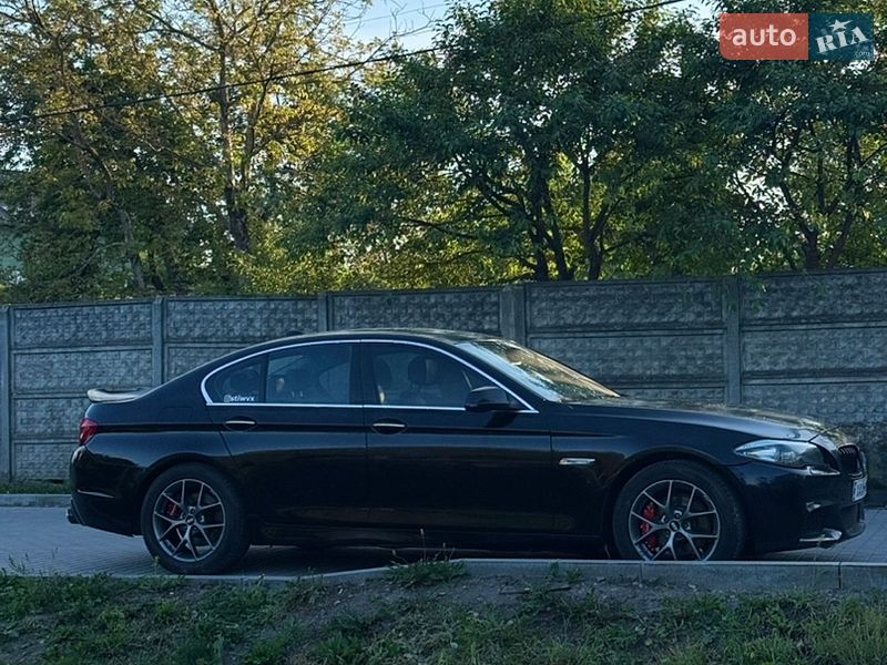 Седан BMW 5 Series 2012 в Мостиске