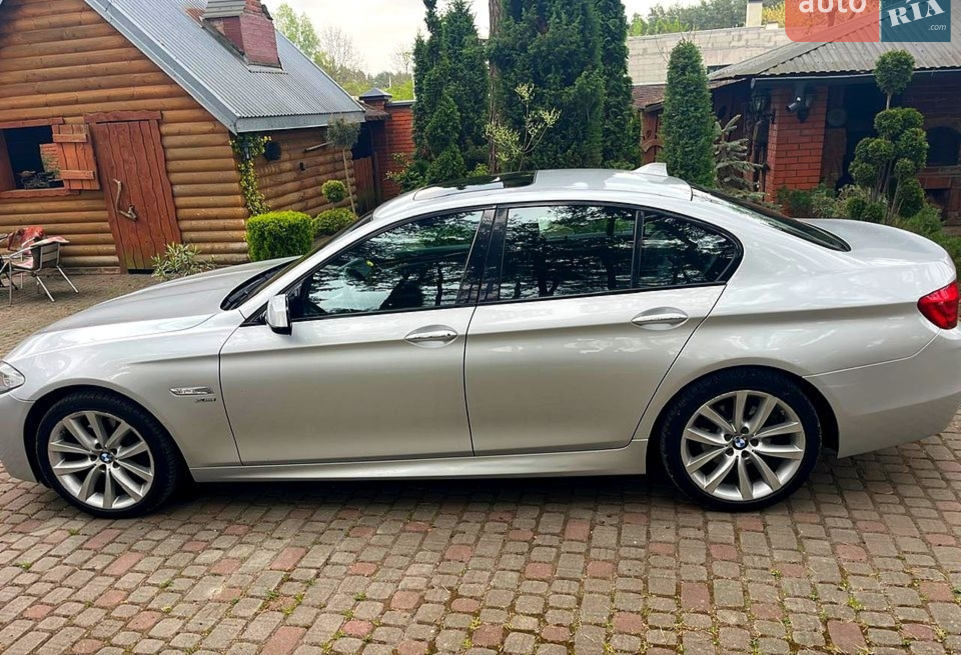 2011 BMW 5er - мініатюра 2
