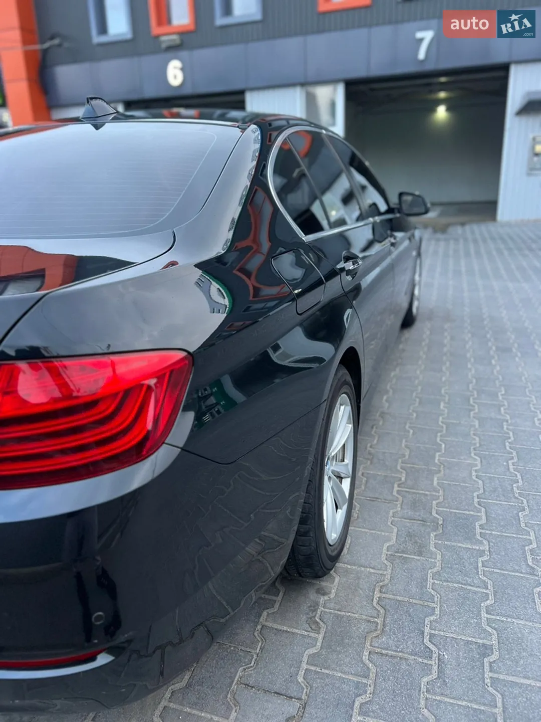 BMW 5 Series 2016 VIN WBA5A7C51GG642390 фото оголошення 15 з 50