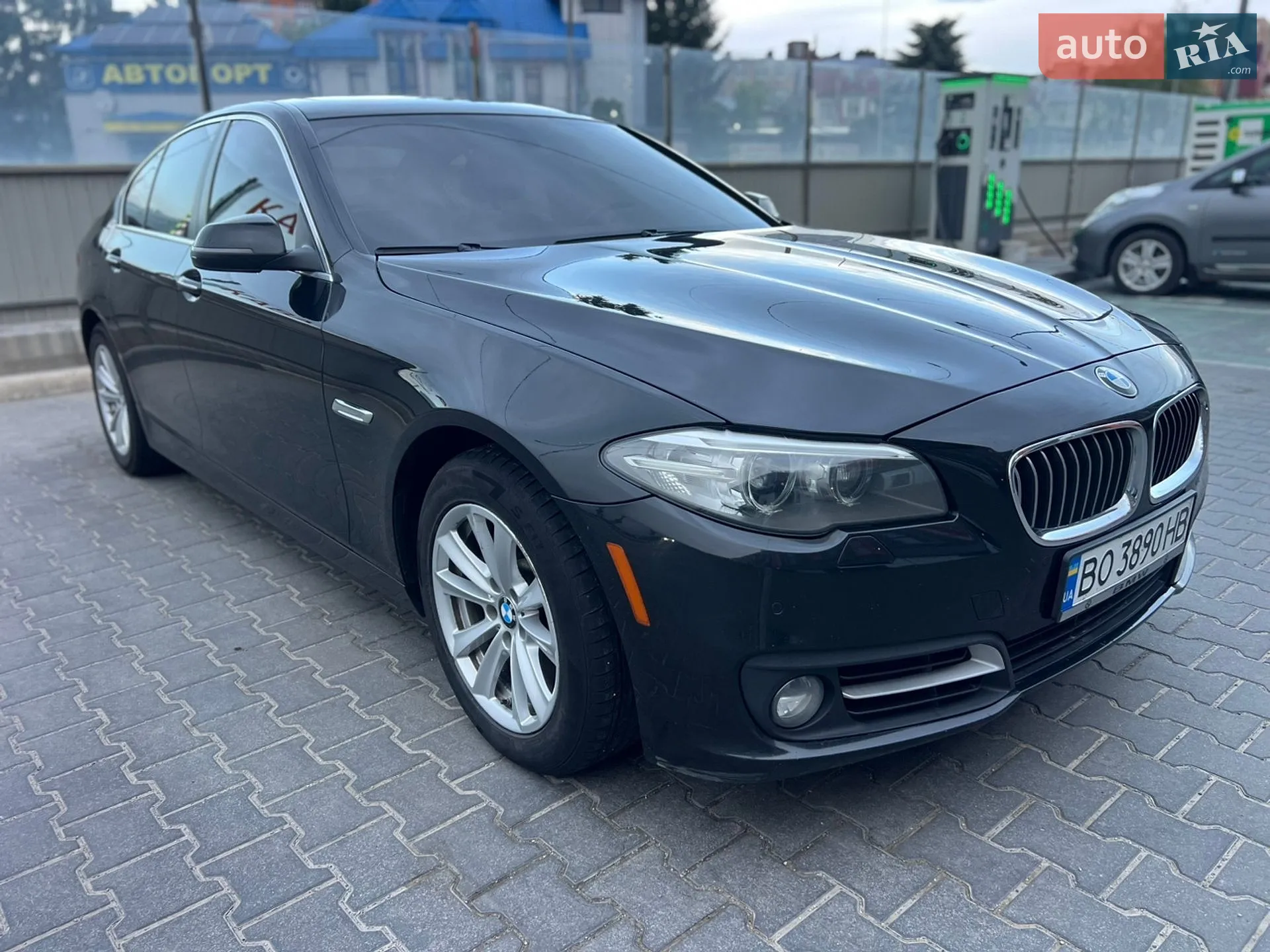 BMW 5 Series 2016 VIN WBA5A7C51GG642390 фото оголошення 4 з 50