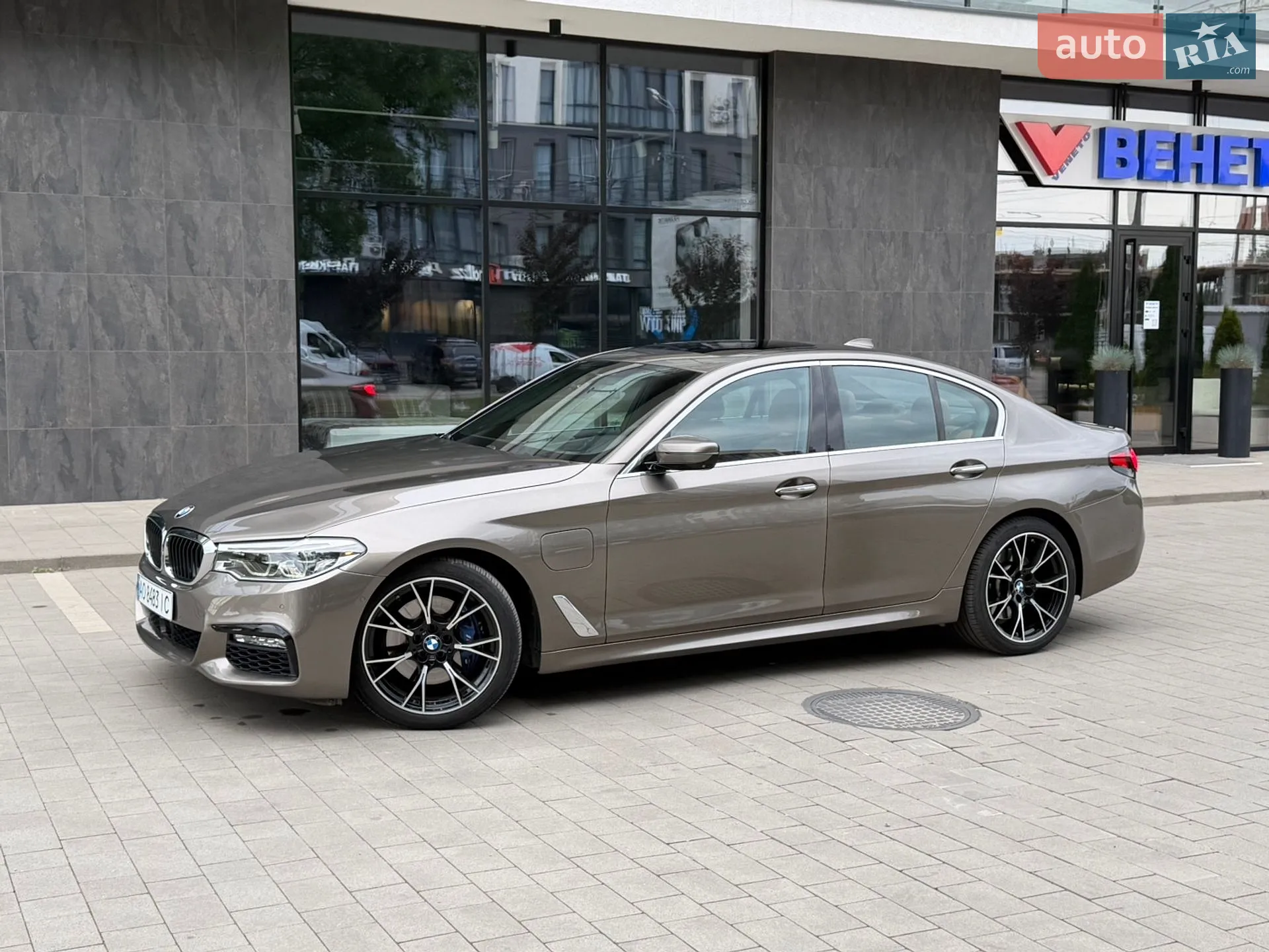 2017 BMW 5er - мініатюра 2
