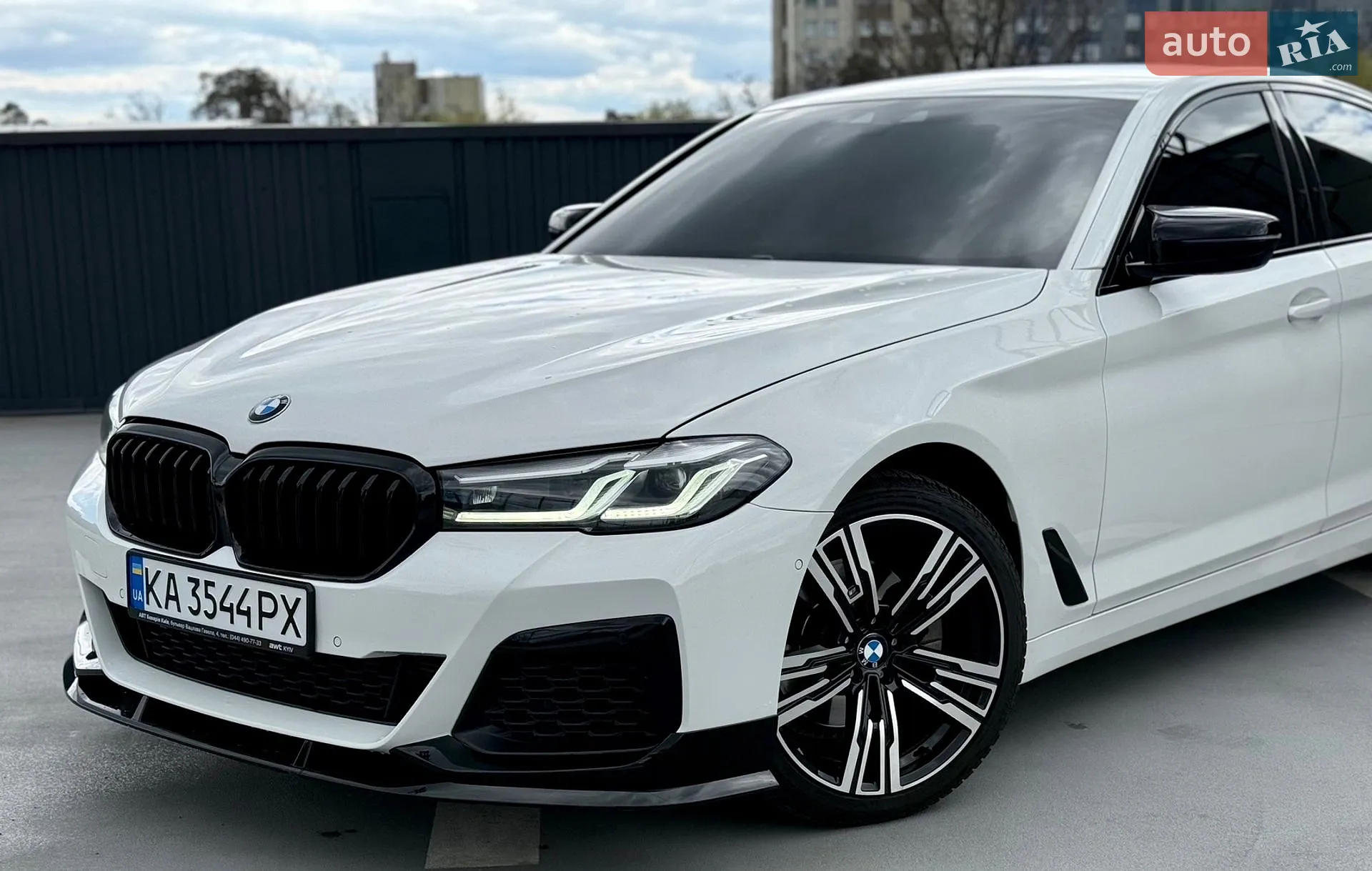 BMW 5 Series 2018 VIN WBAJC51020G862552 фото оголошення 2 з 59