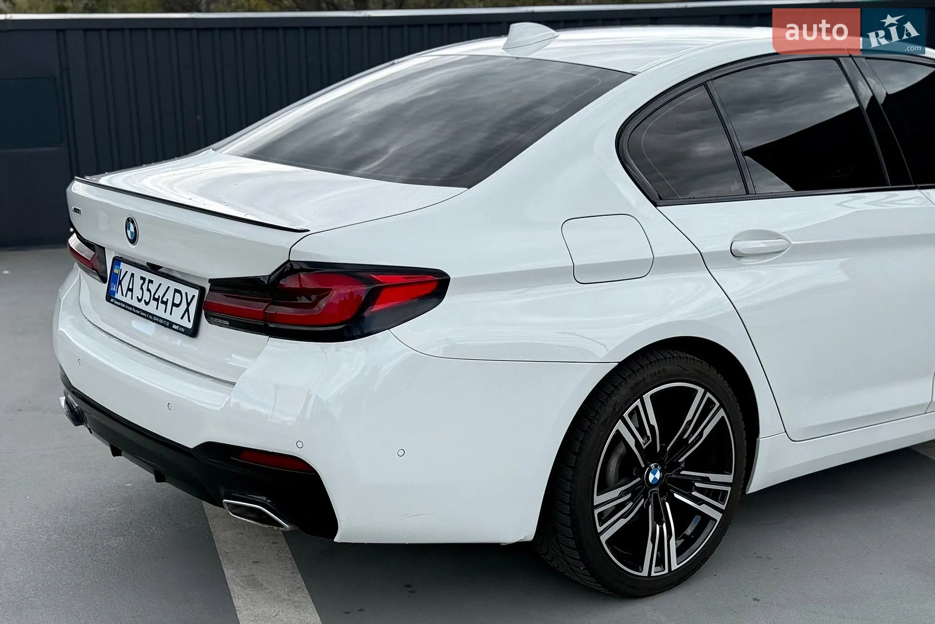 BMW 5 Series 2018 VIN WBAJC51020G862552 фото оголошення 4 з 59