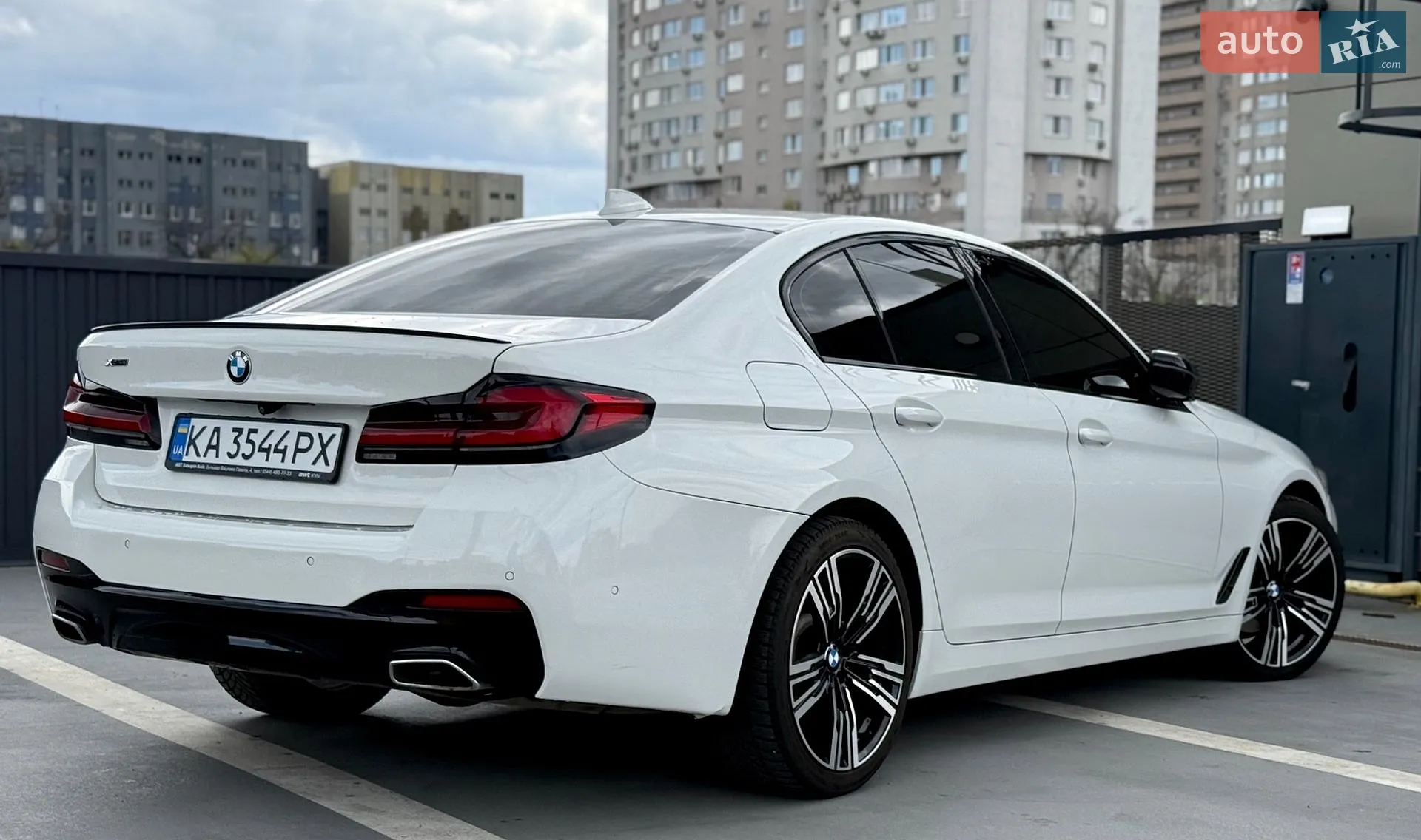 BMW 5 Series 2018 VIN WBAJC51020G862552 фото оголошення 12 з 59