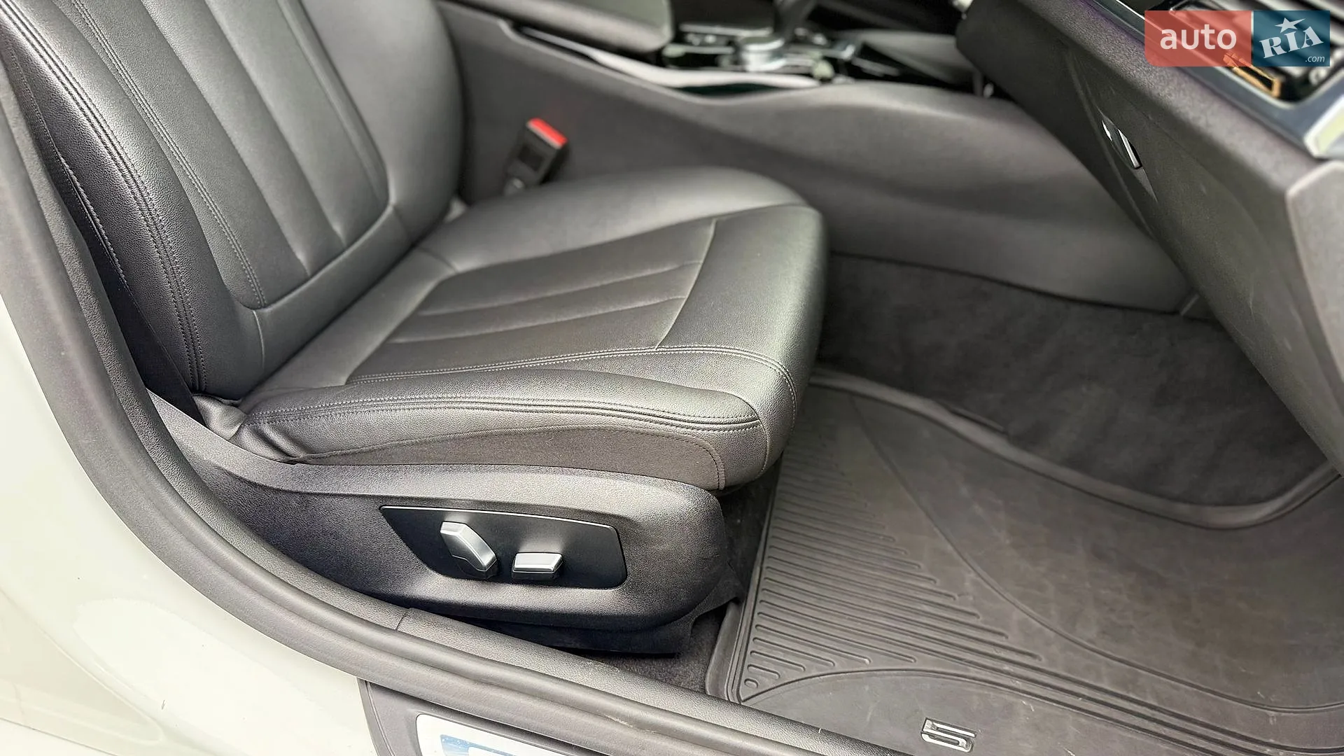 BMW 5 Series 2018 VIN WBAJC51020G862552 фото оголошення 30 з 59