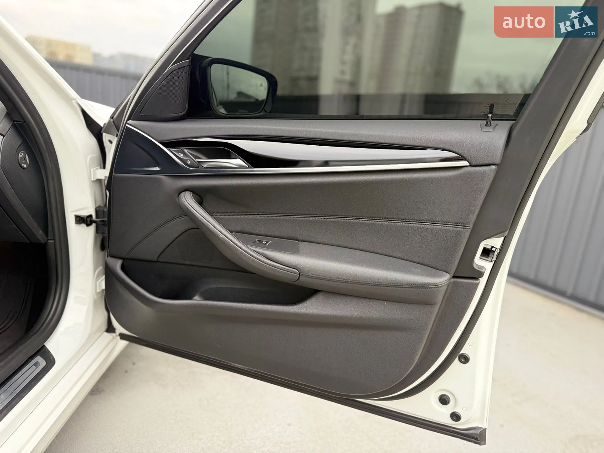 BMW 5 Series 2018 VIN WBAJC51020G862552 фото оголошення 31 з 59