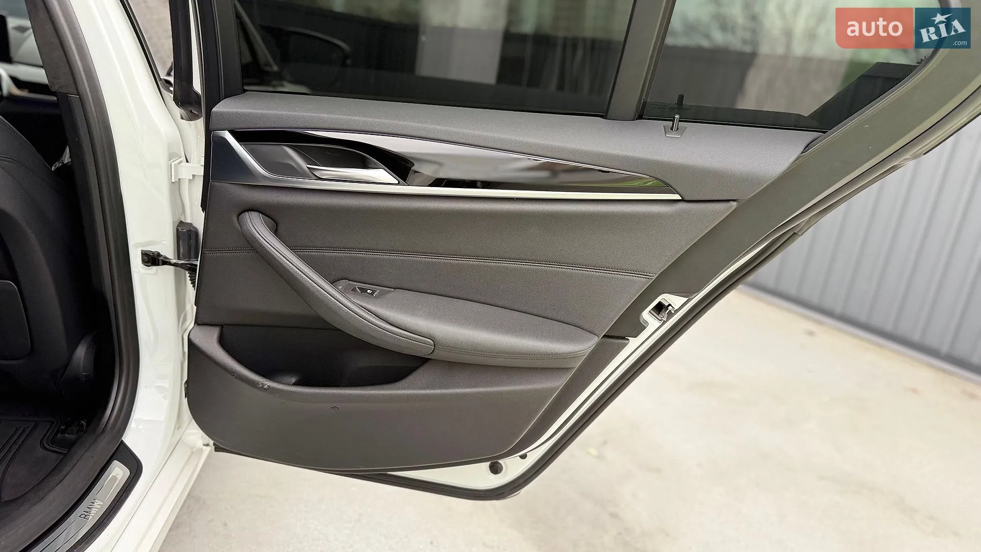 BMW 5 Series 2018 VIN WBAJC51020G862552 фото оголошення 33 з 59