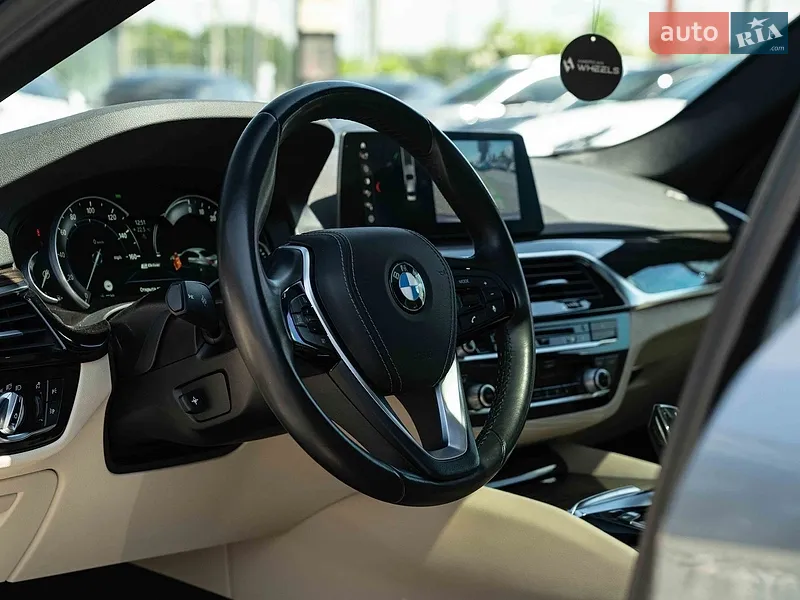 BMW 5 Series 2019 VIN WBAJA9C50KB392639 фото оголошення 24 з 81
