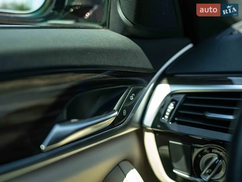 BMW 5 Series 2019 VIN WBAJA9C50KB392639 фото оголошення 21 з 81