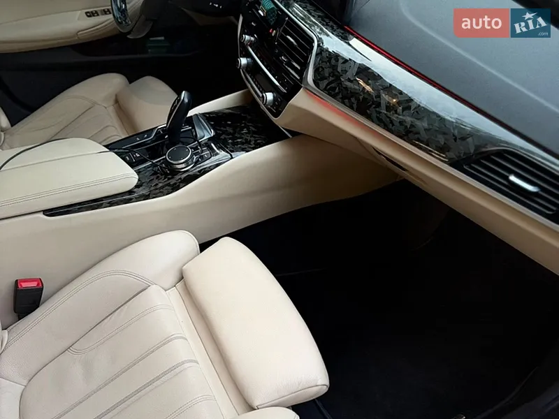 BMW 5 Series 2019 VIN WBAJE7C55KWW25433 фото оголошення 16 з 68