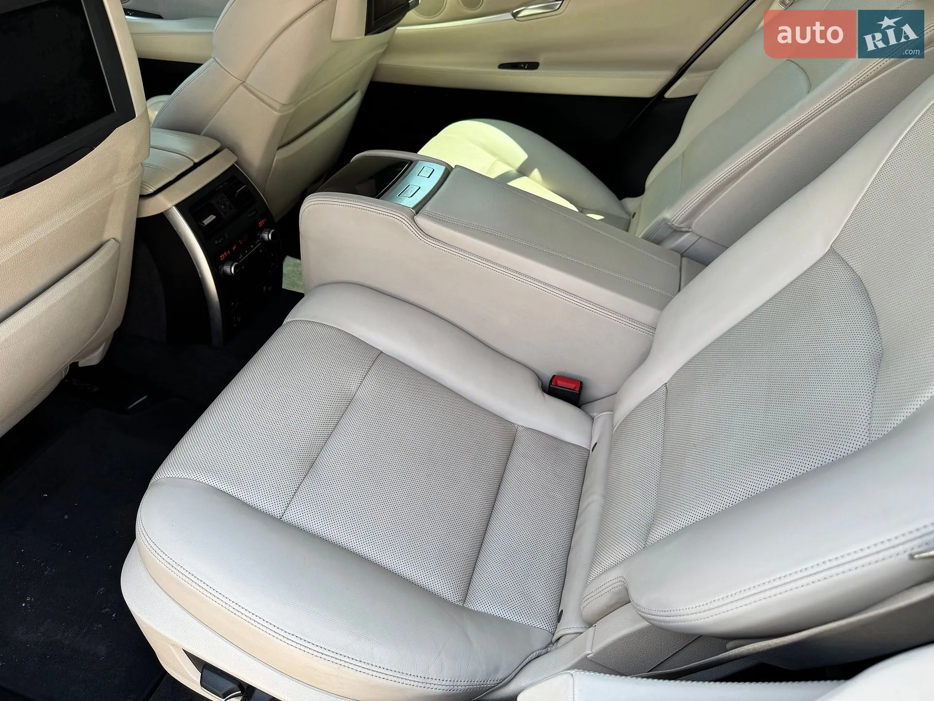2011 BMW 5er - мініатюра 22