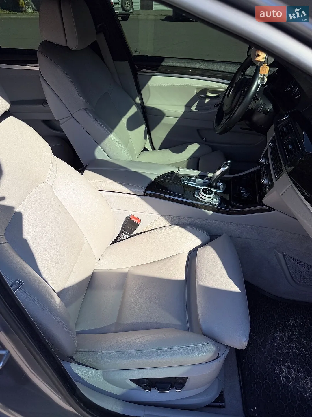 2012 BMW 5er - мініатюра 18