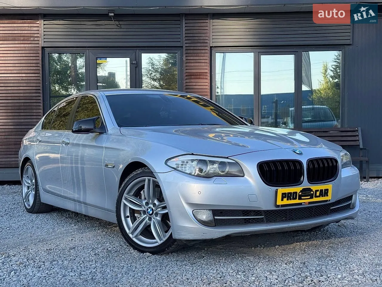 2010 BMW 5er - мініатюра 2