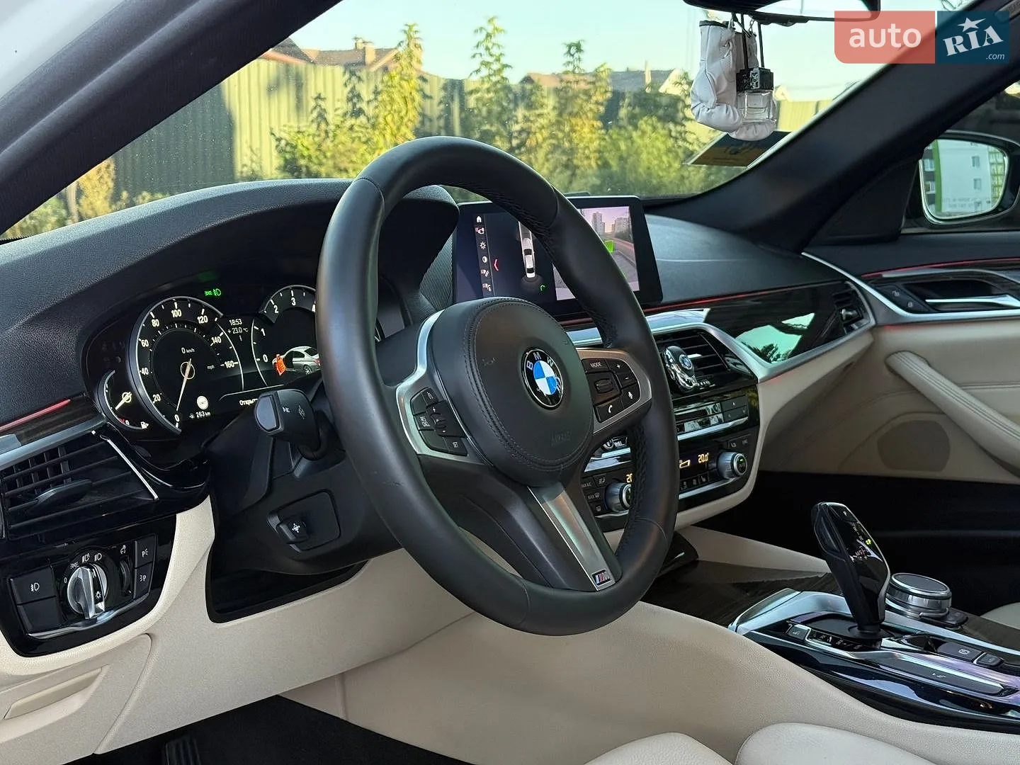 BMW 5 Series 2018 VIN WBAJA5C53KWW16956 фото оголошення 21 з 45
