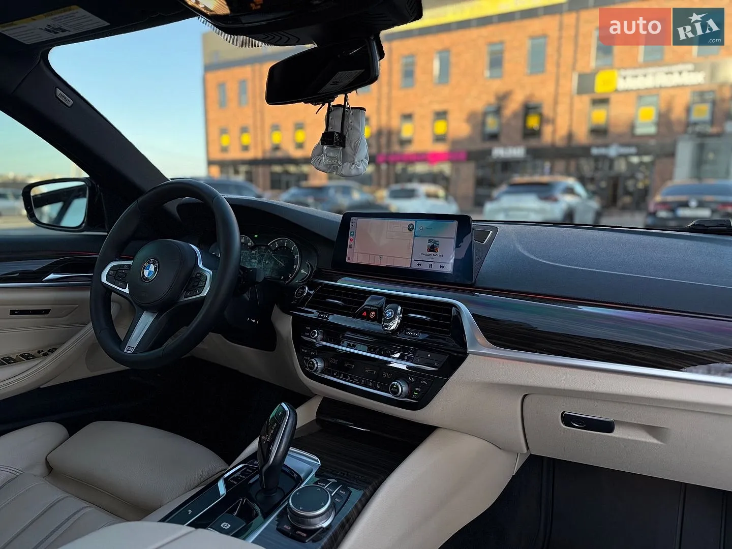 BMW 5 Series 2018 VIN WBAJA5C53KWW16956 фото оголошення 26 з 45