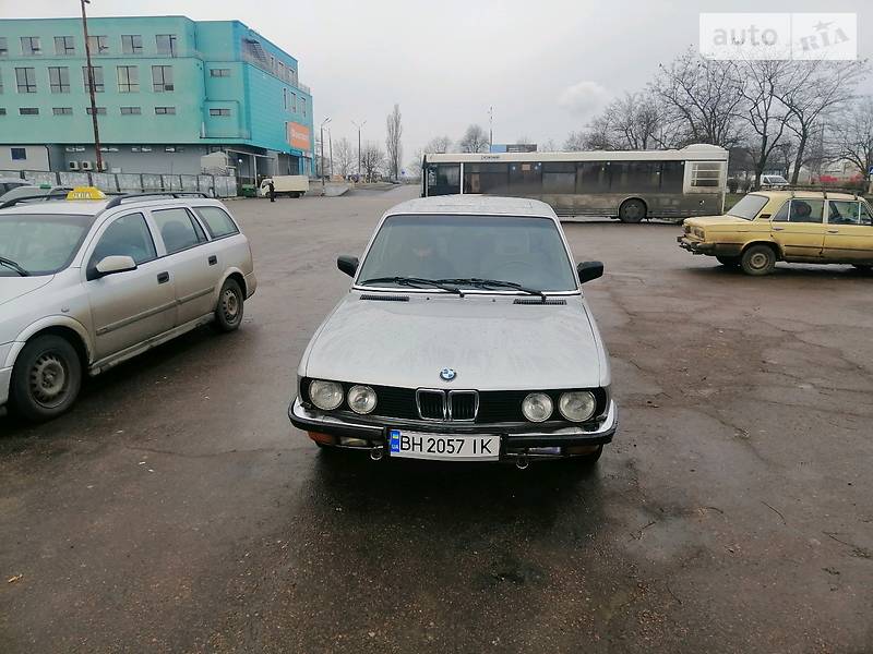 BMW 518 E28