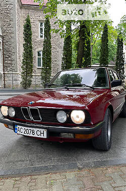 Седан BMW 518 1985 в Львове