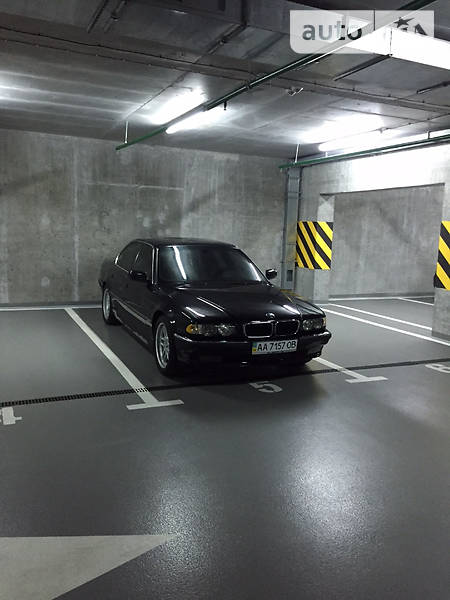  BMW 7 Series 2000 в 