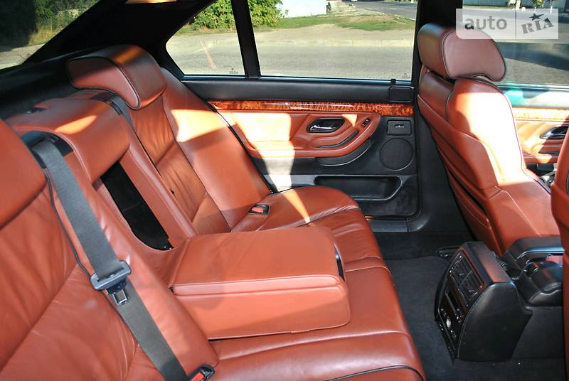 Седан BMW 7 Series 2001 в Староконстантинове