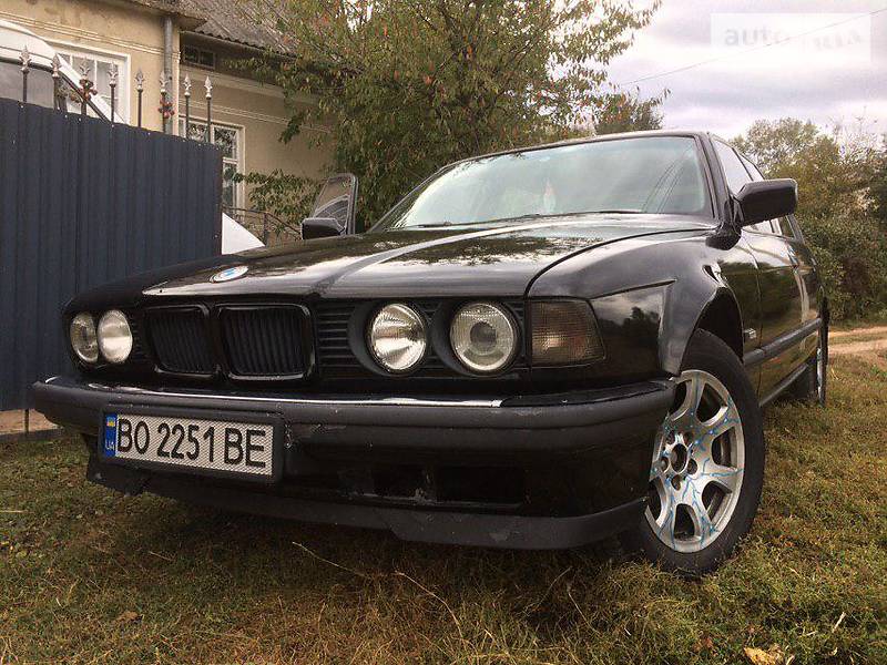 Седан BMW 7 Series 1992 в Бучаче