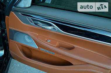 Седан BMW 7 Series 2016 в 