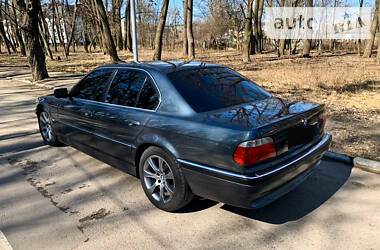 Седан BMW 7 Series 2001 в Чернівцях