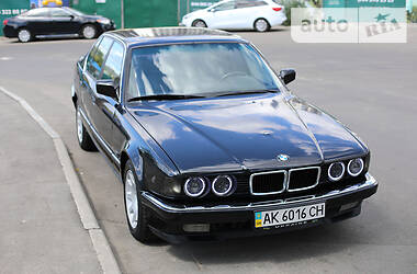 Седан BMW 7 Series 1994 в Киеве