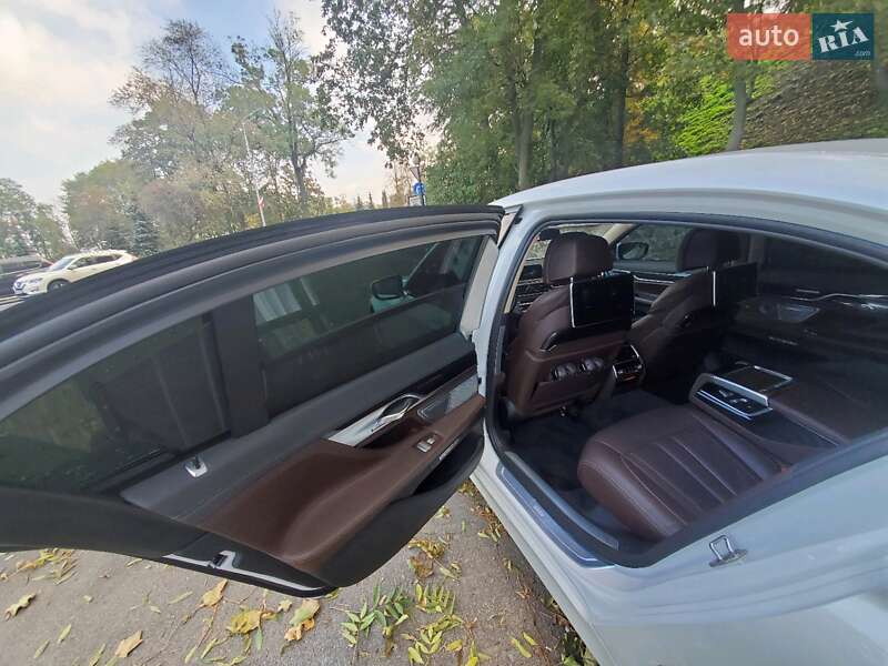 Седан BMW 7 Series 2015 в Києві