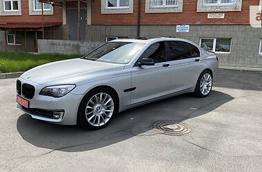 Седан BMW 7 Series 2014 в Умані