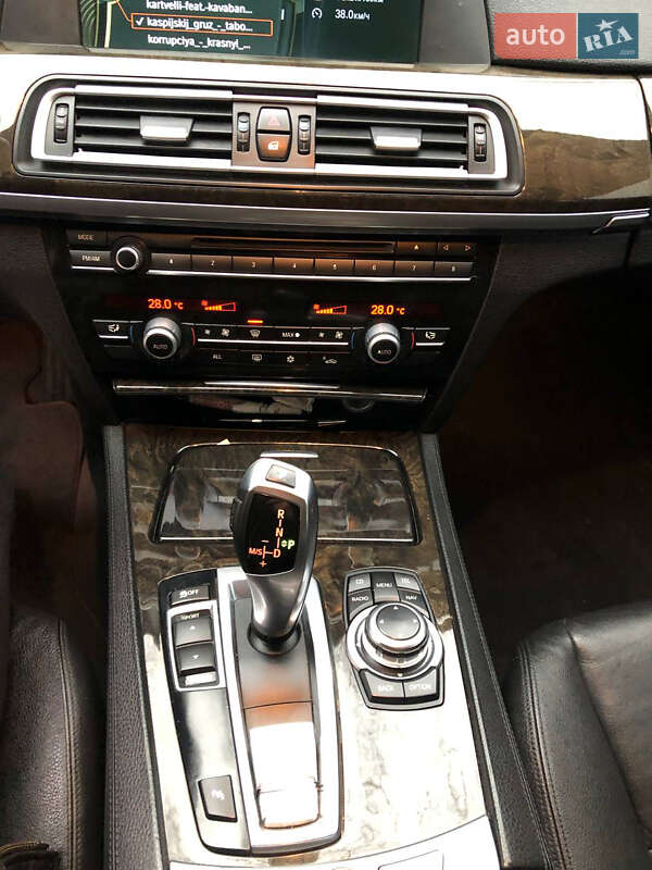 Седан BMW 7 Series 2012 в Черкасах