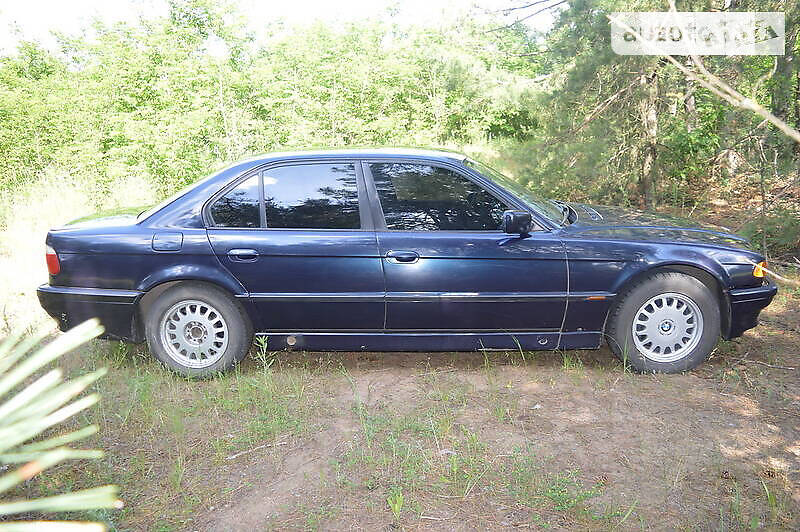 Седан BMW 7 Series 1995 в Саврани