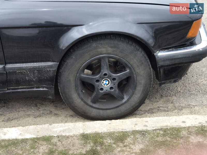 Седан BMW 7 Series 1987 в Каневі