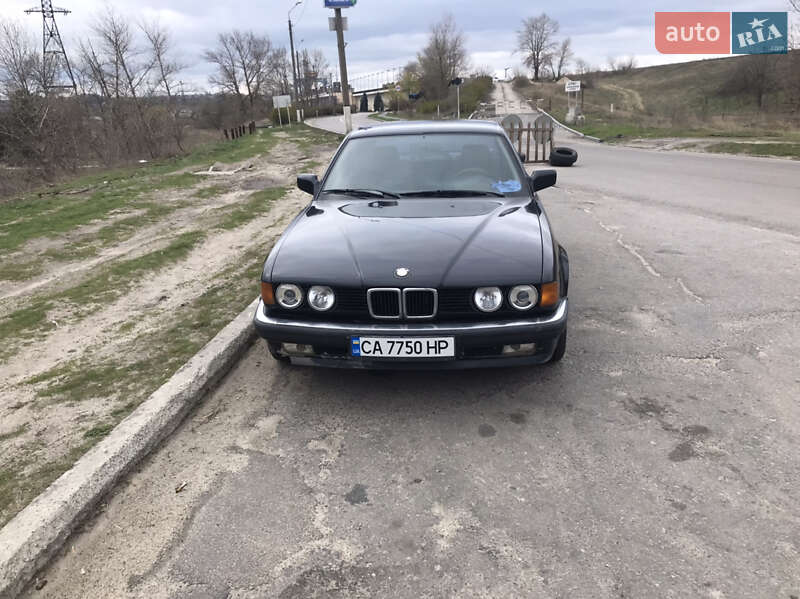 Седан BMW 7 Series 1987 в Каневі