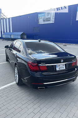 Седан BMW 7 Series 2012 в Виннице
